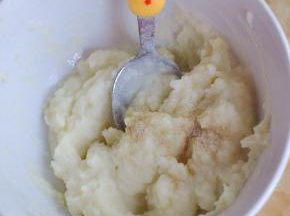 加入胡椒粉拌匀。