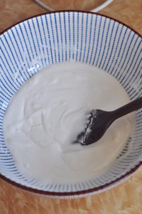 用翻拌的方式，将面糊调匀。