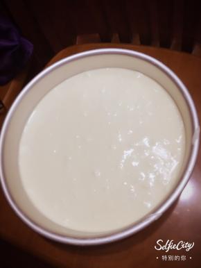 倒入十寸磨具，震两下