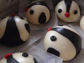 水烧开后，上锅蒸，转中小火蒸13分钟