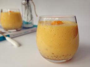 在表面加一点点西米和芒果肉丁装饰即可