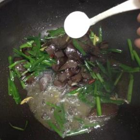 最后加入盐调味即可