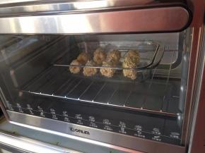 放在已经预热好190度的东菱K30A烤箱下层，烤13分钟