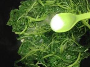 最后加入盐调味即可出锅