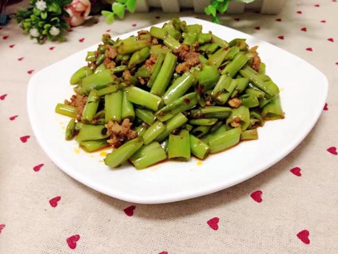 肉末炒空心菜梗