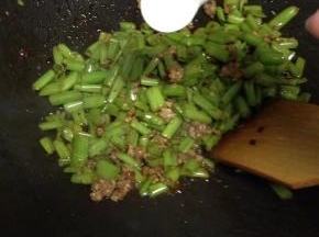 最后加少许盐调味即可出锅