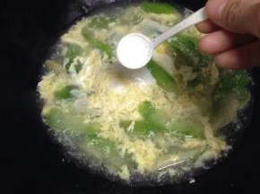 最后加盐调味即可。