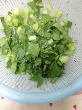 菜心洗净切小段