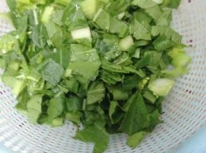 菜心洗净切小段