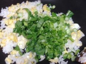 加入切好的菜心翻炒