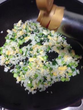 最后加少许生抽炒匀即可出锅。