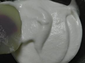 拌好以后的面糊应该是稠厚的质地。如果太稀，说明蛋清消泡了，做出的成品也就达不到理想的状态