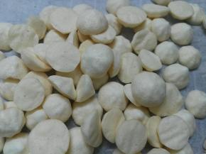 出炉，酸奶溶豆很容易从油纸上拿下来，不然就需要再烤会，直至轻易拿下来为止