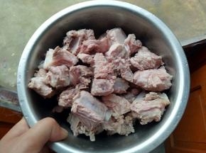 焯好的排骨