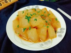 装入盘子行中撒上葱花即可。