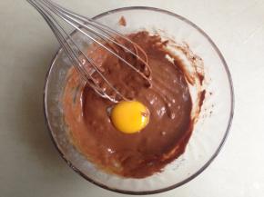 这是最后一个蛋黄加起去的状态了。我也是用之字型的方法搅拌。