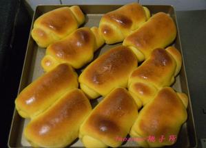 烤箱提前预热，放入180度烤制20~25分钟。