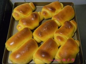 烤箱提前预热，放入180度烤制20~25分钟。