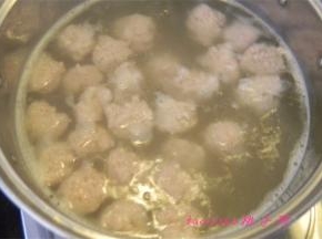 肉丸子浮起后，说明已经熟了；