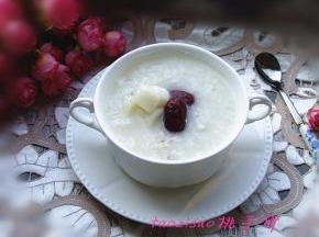 软糯的米粥养胃的