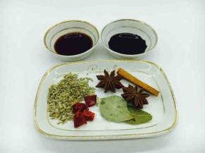 辅助食材：小茴、干辣椒、香叶、八角、桂皮、生抽、老抽。