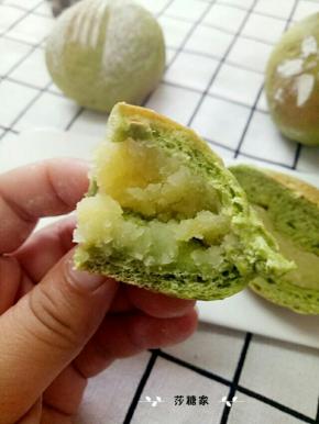 做冰皮月饼剩了点奶黄馅，没成想放到这里还真挺好吃