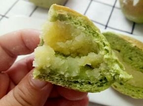 做冰皮月饼剩了点奶黄馅，没成想放到这里还真挺好吃