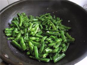 翻炒均匀即可出锅。