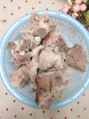 捞出冲洗干净，沥干水备用。