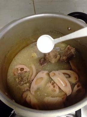 加入适量的盐调味即可。