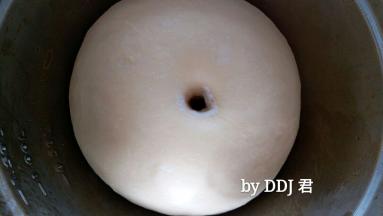 发至面团的2至2.5倍大。。