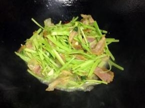 翻炒均匀即可出锅。