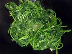 翻炒均匀，即可出锅。