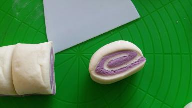 用刮板切大小差不多大的团