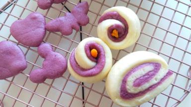 35分钟后打开火开始蒸，水开后蒸20分钟，然后关火再闷5分钟，全部夹出来