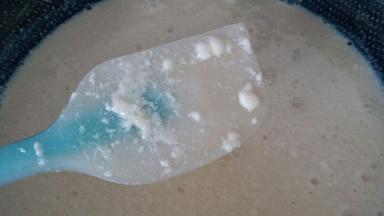 过了8分钟，豆花和水分离开来