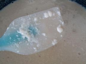 过了8分钟，豆花和水分离开来
