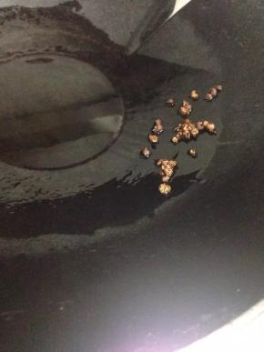 锅里烧好的热油淋上即可。（我是用了一些花椒，这样比较香）