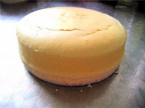 160度，中下层，烤1小时。如果表面颜色较浅，调到180度，让它上色到漂亮的颜色取出。
表面烘烤过度，有些开裂哈。