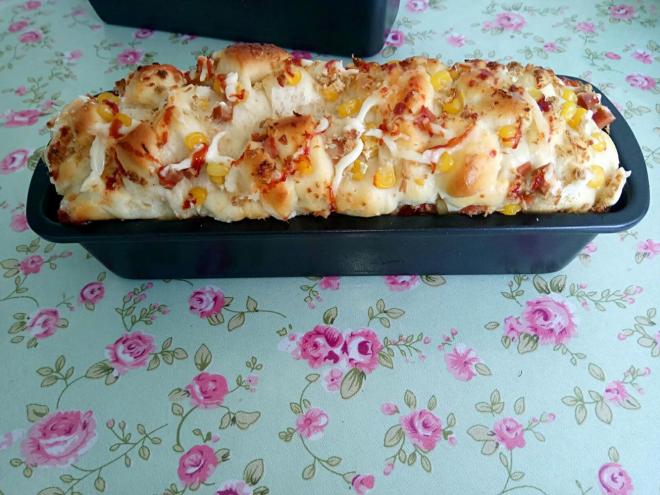 手撕肉松鸡蛋面包