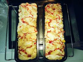 等到发酵时间差不多了可以检查一下面团的状态，高度会跟你加入辅料的多少来看，我得基本是高于模具边沿。然后就可以进行烤制了。