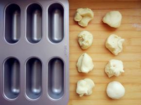 在厨房秤的辅助下，分成每个60克的小面团