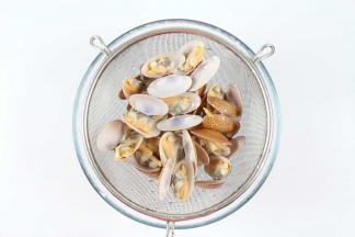 洗干净后沥干水分。