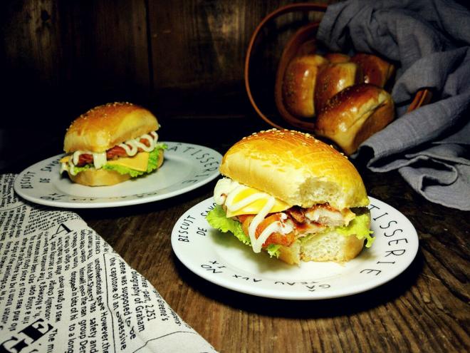 自制板烧鸡腿堡