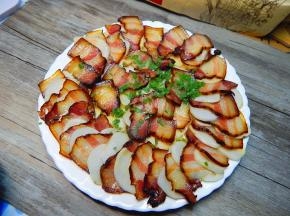 蒸好的散上小葱 花