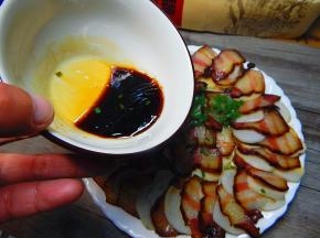 然后泼至芋头上