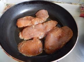 腌好的放员里煎