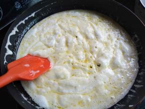 不停的翻炒，完全融化