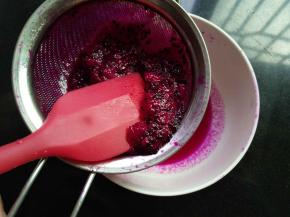 火龙果压榨，取汁水