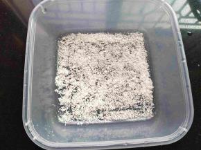 容器里底部铺一层椰蓉